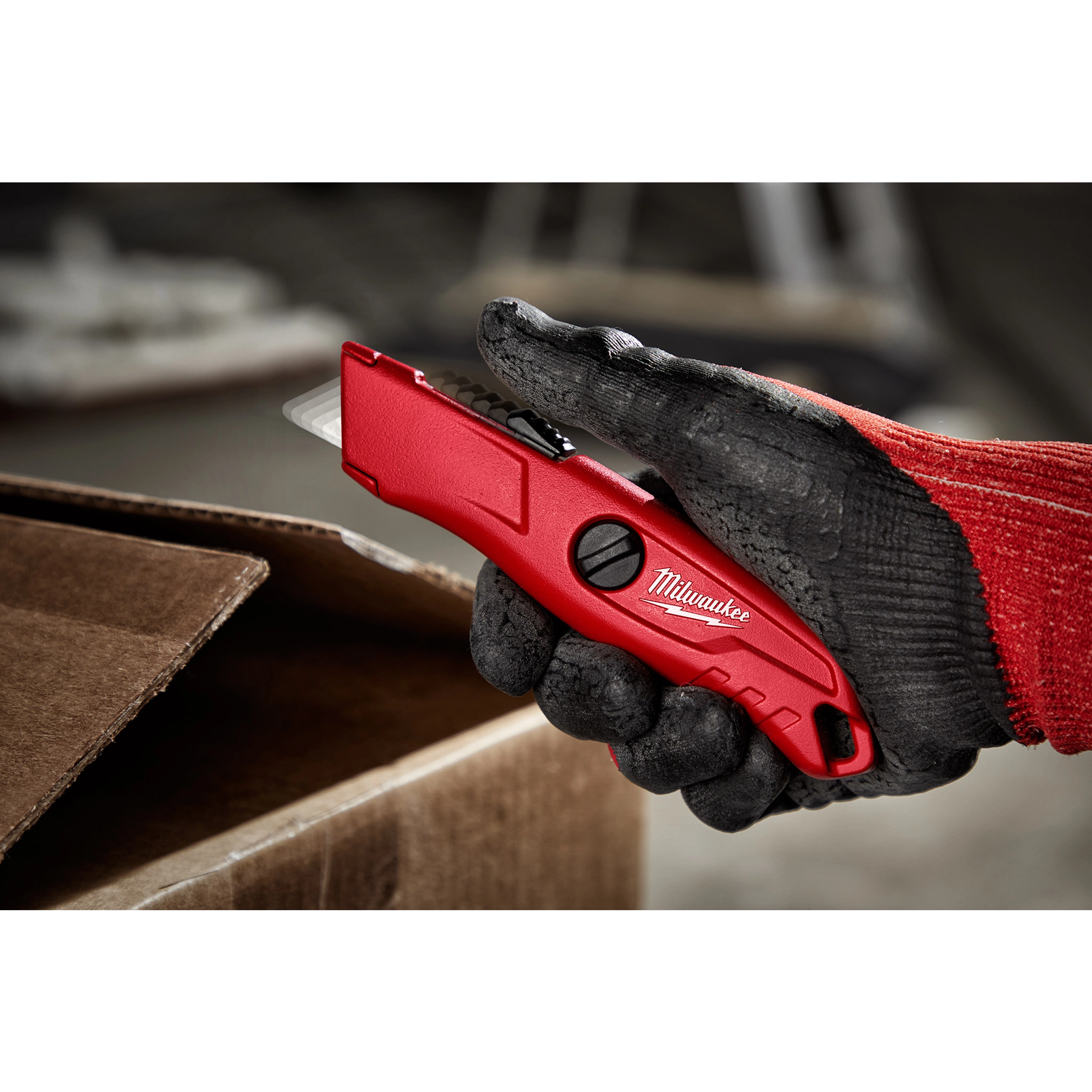 Self-Retracting Utility Knife