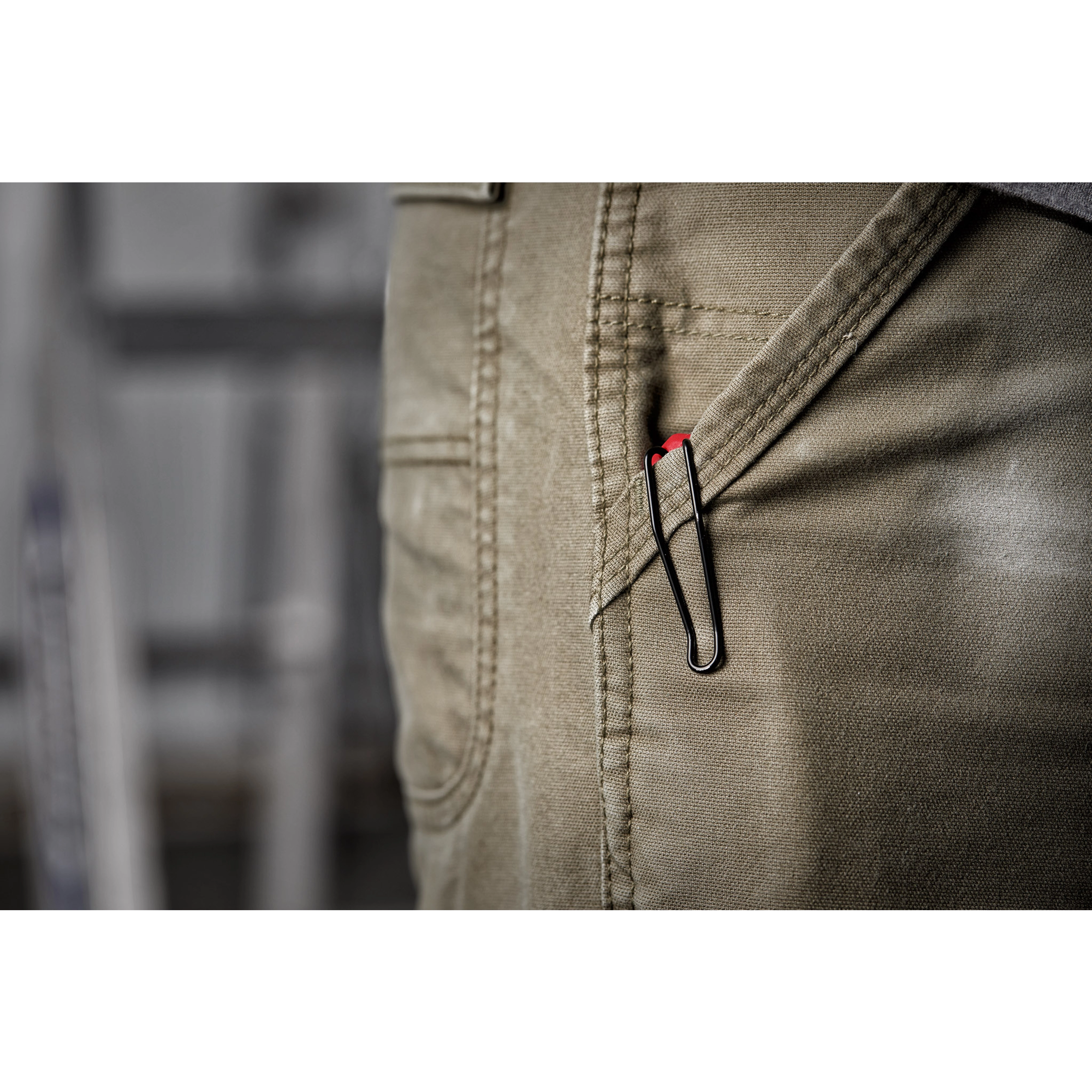 FASTBACK™ Compact Folding Utility Knife