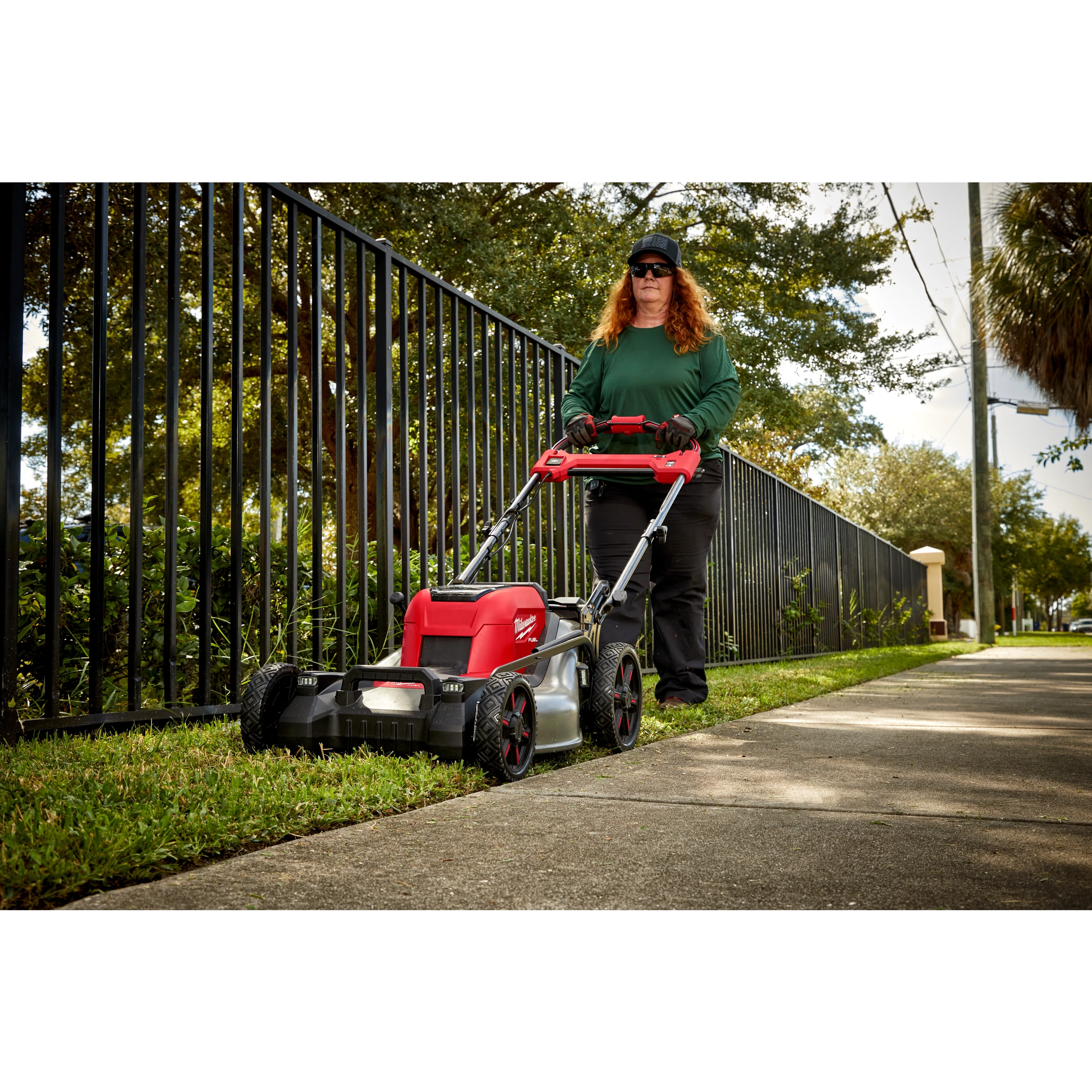 M18 FUEL™ 21” Self-Propelled Dual Battery Mower
