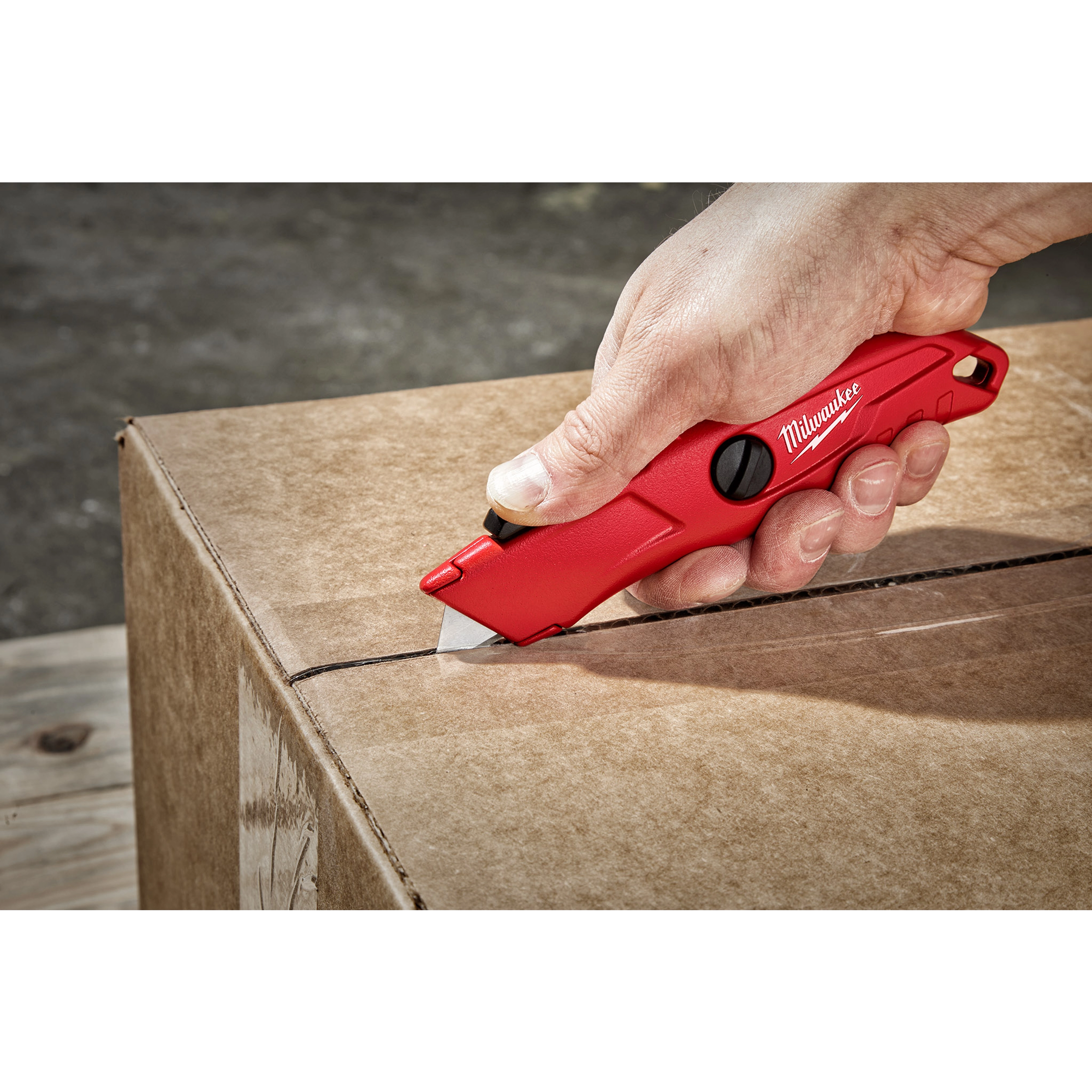 Self-Retracting Utility Knife
