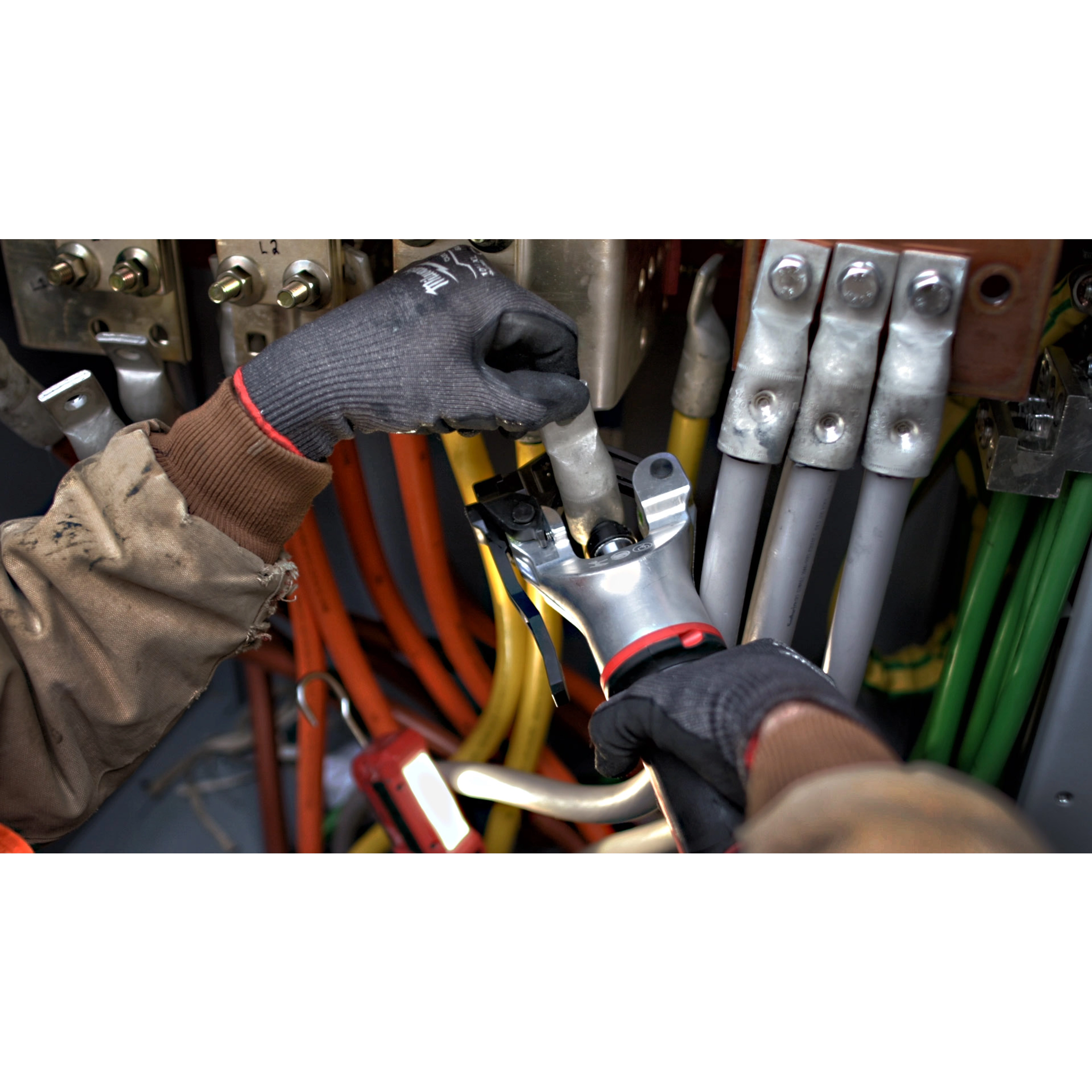 M18™ FORCE LOGIC™ 750 MCM Dieless Crimper