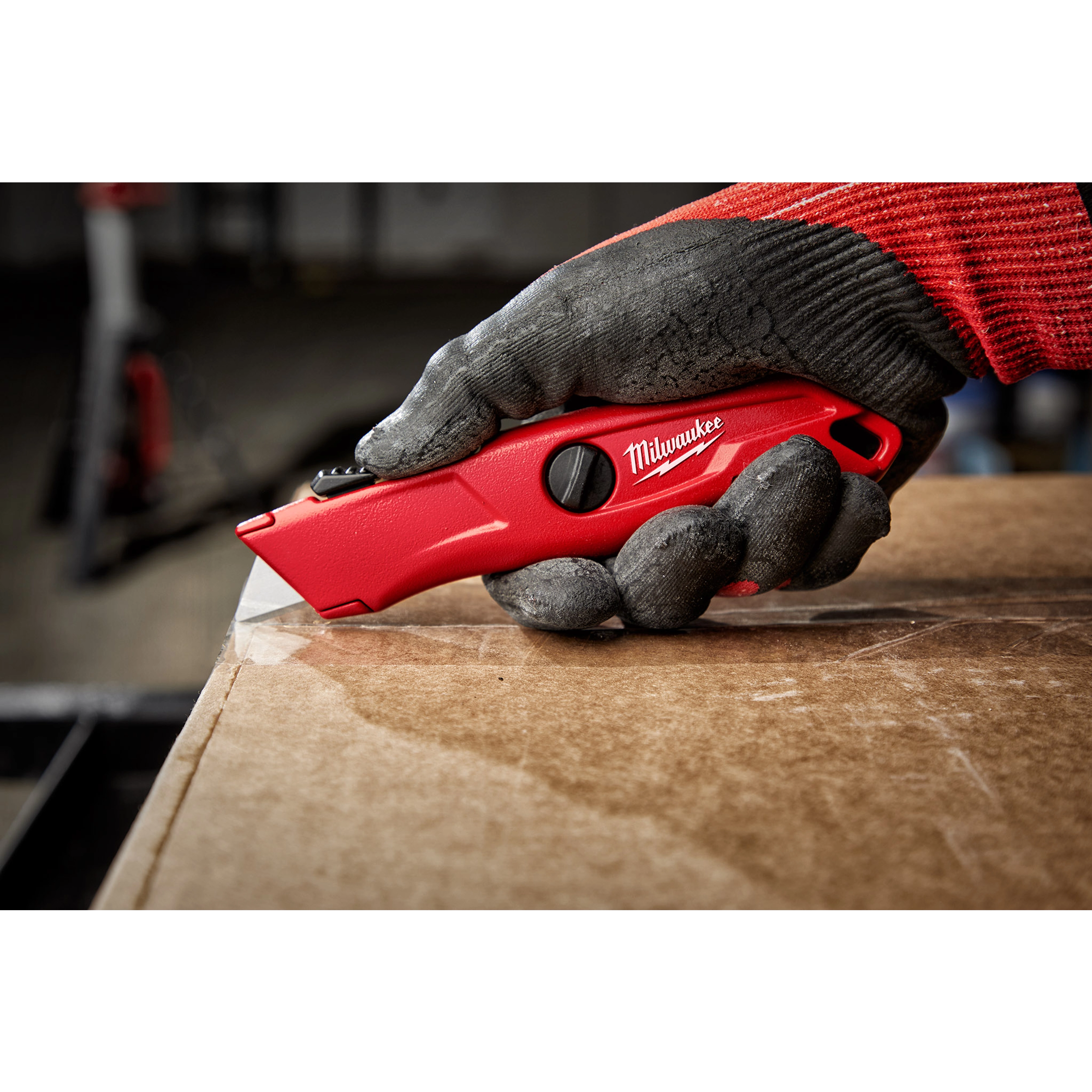 Self-Retracting Utility Knife