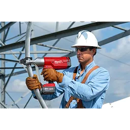 A worker uses the FORCELOGIC™ M18™ 1590 ACSR Cutter Kit to cut a thick metal cable. He is wearing a hard hat, safety gloves, and blue work clothing with a harness.