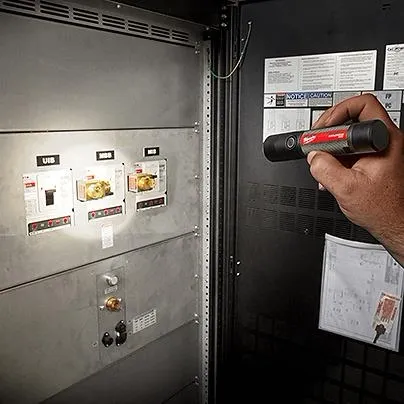 Milwaukee 2160-21 REDLITHIUM™ USB 800L Compact Flashlight LIGHTING 14 Milwaukee 2160-21 REDLITHIUM™ USB 800L Compact Flashlight LIGHTING -Wise Line Tools Sales Shop 2160 enhancedcontent images middle image