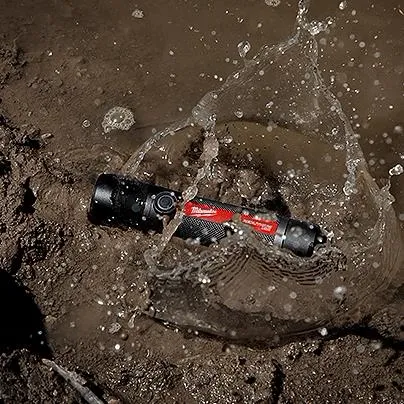Milwaukee 2160-21 REDLITHIUM™ USB 800L Compact Flashlight LIGHTING 15 Milwaukee 2160-21 REDLITHIUM™ USB 800L Compact Flashlight LIGHTING -Wise Line Tools Sales Shop 2160 enhancedcontent images right image